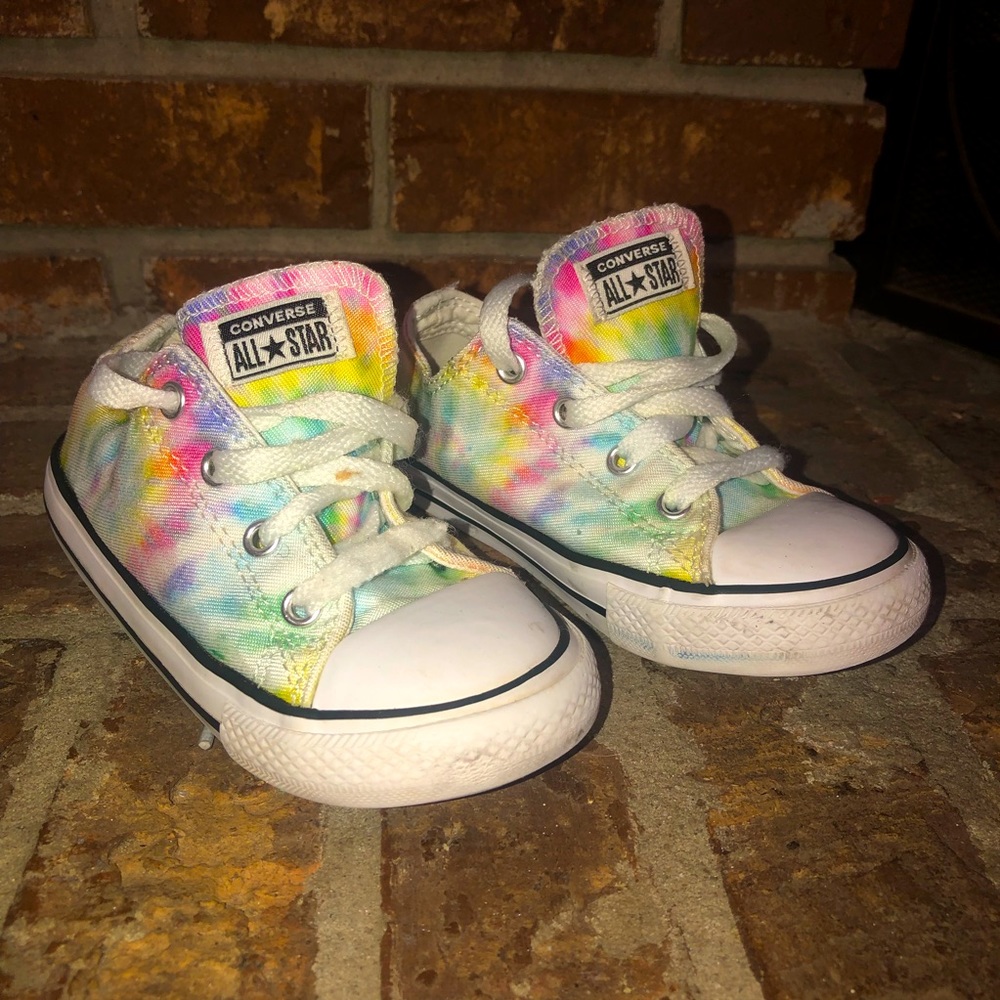 Size 9 Tie-Dye Converse
